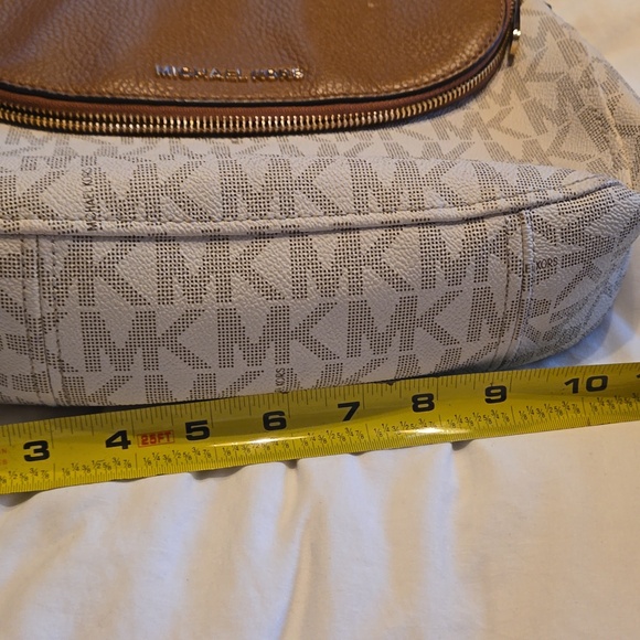 Michael kors handbag - Picture 12 of 14